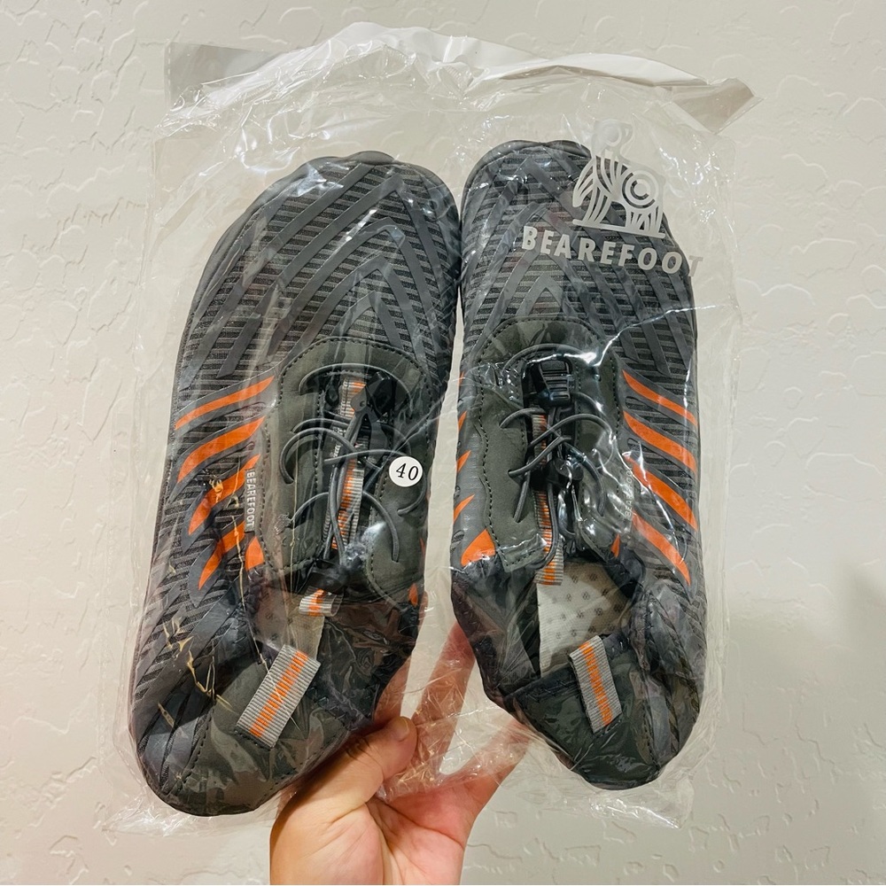 🌸 NWT - Grounded Bearefoot Footwear Non-Slip Grey and Orange